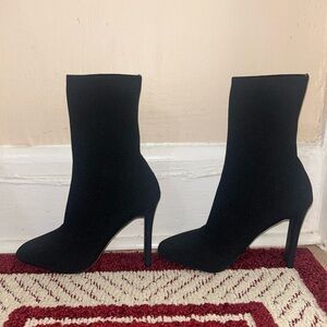Fitted black ankle bootie